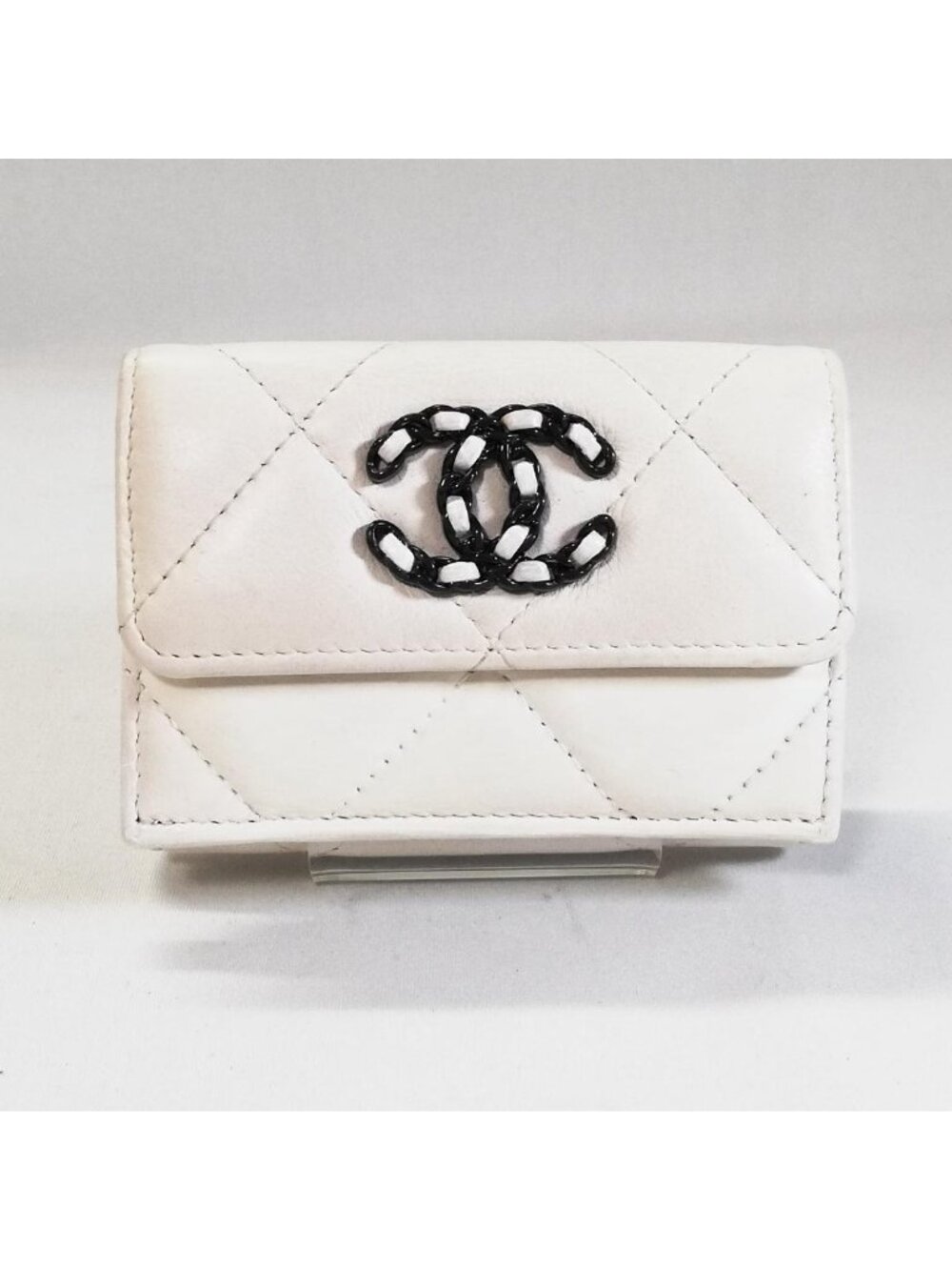 Chanel 19 Trifold Wallet Dizeneuf White